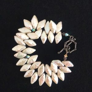 White fresh water pearl bracelet w toggle closure